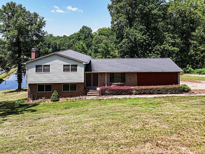 813 Robinson Clemmer Rd, Dallas, NC à vendre - Photo de l’immeuble – Image 2 sur 23