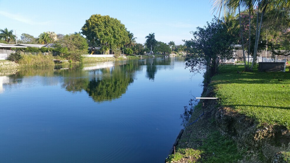 Cutler Bay Homes portefeuille de 8 biens à vendre sur LoopNet.fr - Photo principale – Image 3 sur 5