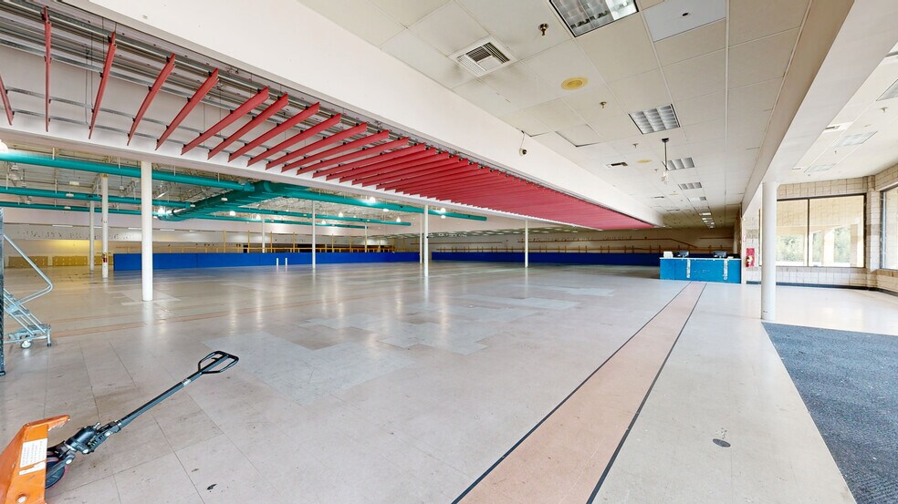 River Square Marketplace | Value-Add portefeuille de 3 biens à vendre sur LoopNet.fr - Numérisation 3D Matterport – Image 3 sur 22