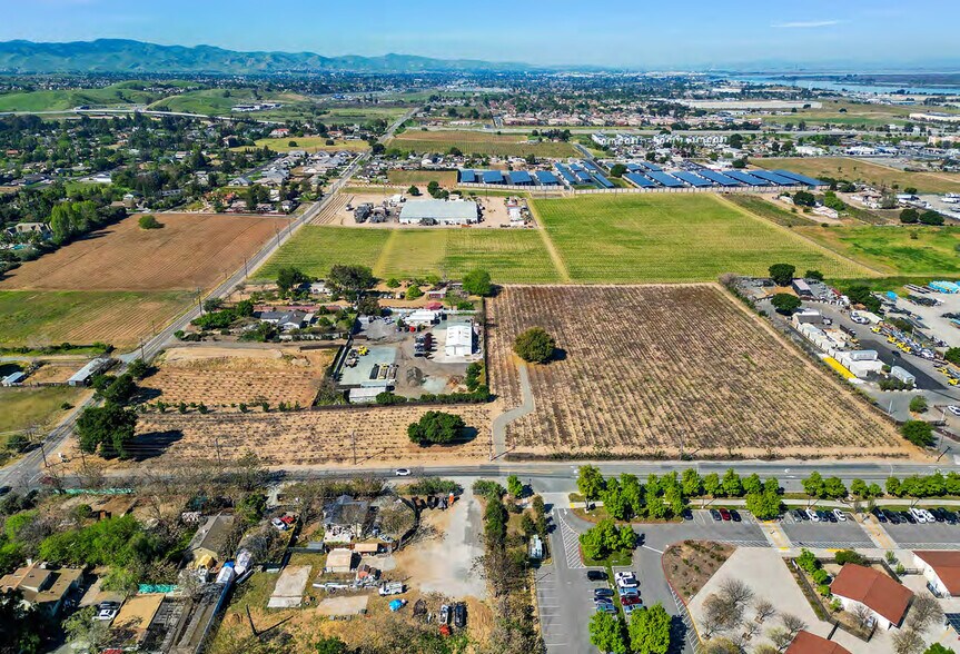 5181 Live Oak Ave, Oakley, CA à vendre - Photo de l’immeuble – Image 2 sur 6