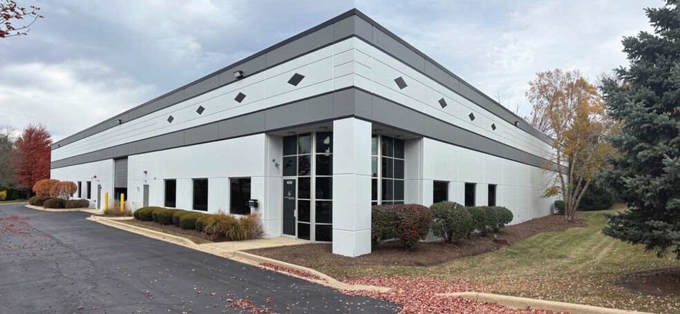 6250 Church Rd, Hanover Park, IL à louer - Photo de l’immeuble – Image 1 sur 3