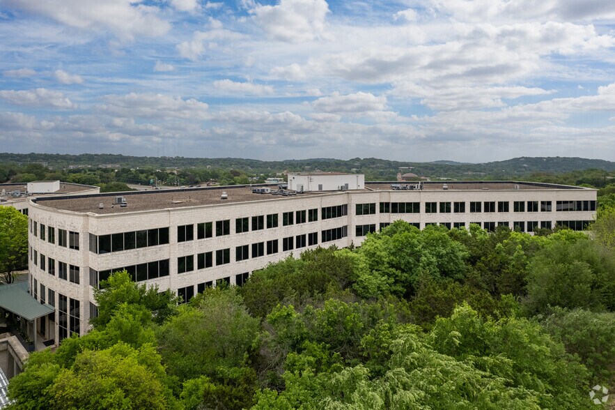 807 Las Cimas Pky, Austin, TX à louer - Photo de l’immeuble – Image 2 sur 15