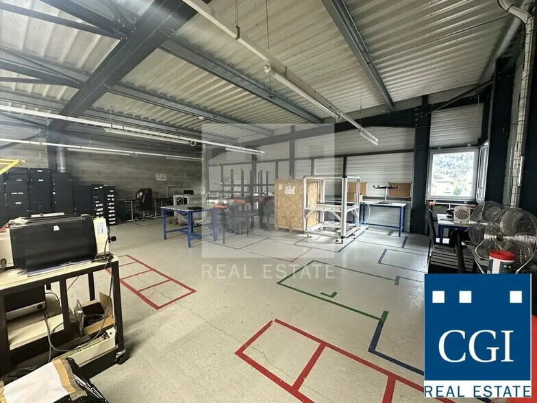 Local d’activités dans Domène à louer - Photo de l’immeuble – Image 3 sur 4