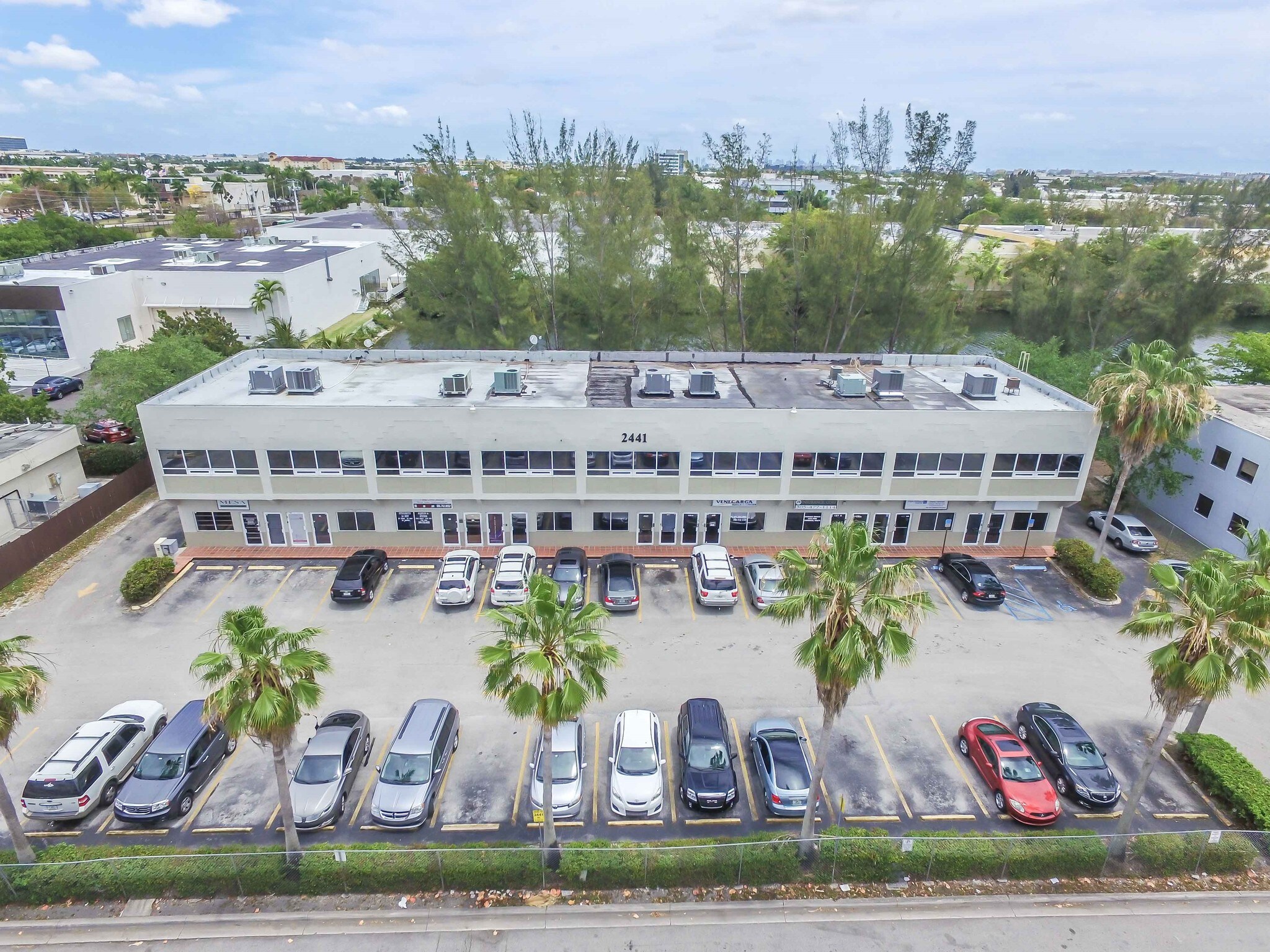 2441 NW 93rd Ave, Miami, FL à vendre Photo principale– Image 1 sur 49
