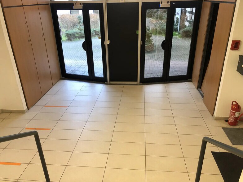 Bureau dans Gennevilliers à vendre - Hall d’entrée – Image 3 sur 5