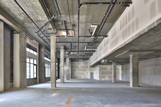 437 S Hill St, Los Angeles, CA à louer Photo intérieure– Image 1 sur 2