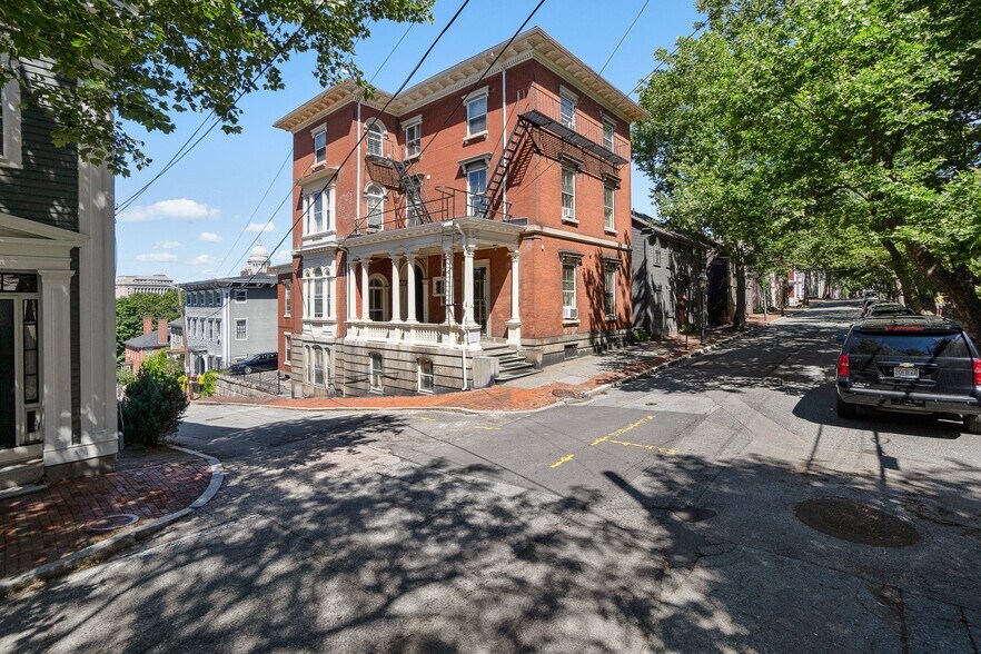 110 Benefit St, Providence, RI à vendre - Photo de l’immeuble – Image 2 sur 9