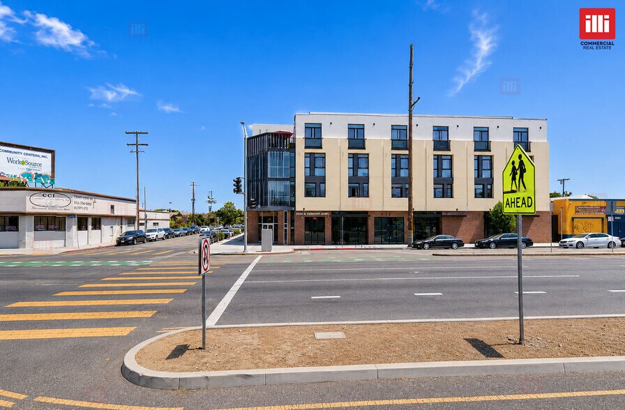 7600 S Vermont Ave, Los Angeles, CA à louer - Photo de l’immeuble – Image 2 sur 7