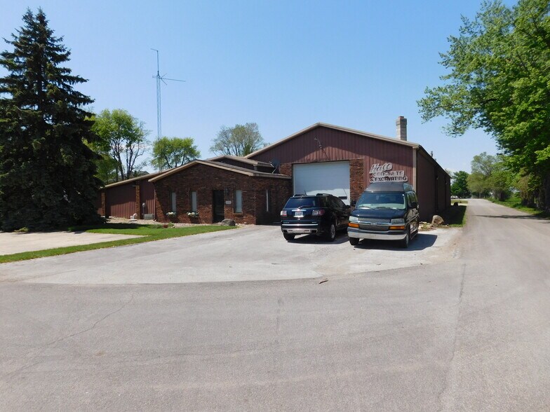 109 N Harrison St, Leesburg, IN à vendre - Photo de l’immeuble – Image 2 sur 15