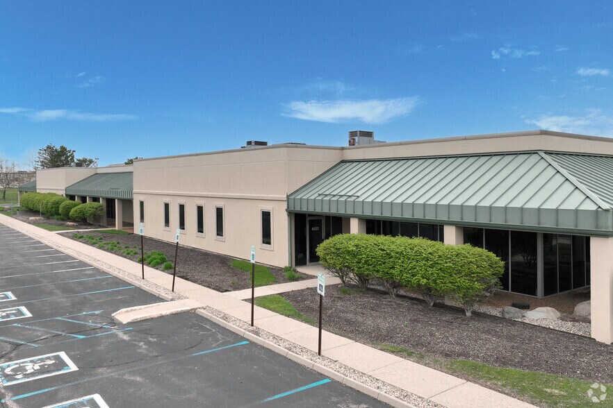 6026 Lakeside Blvd, Indianapolis, IN à louer - Photo principale – Image 1 sur 8