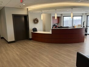 839 N Perryville Rd, Rockford, IL à louer Photo intérieure– Image 2 sur 8