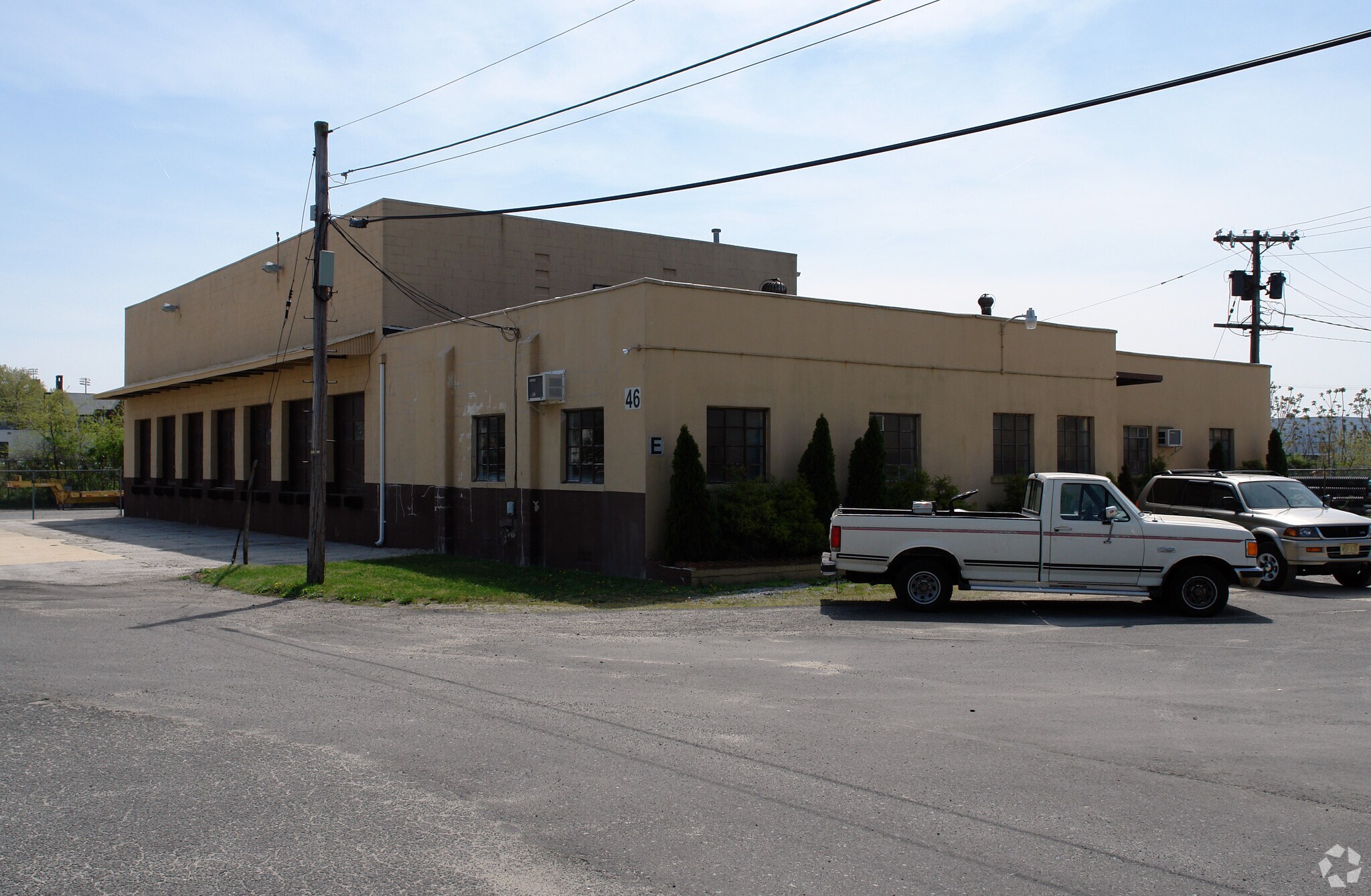 46 N West Ave, Vineland, NJ à louer Photo principale– Image 1 sur 46