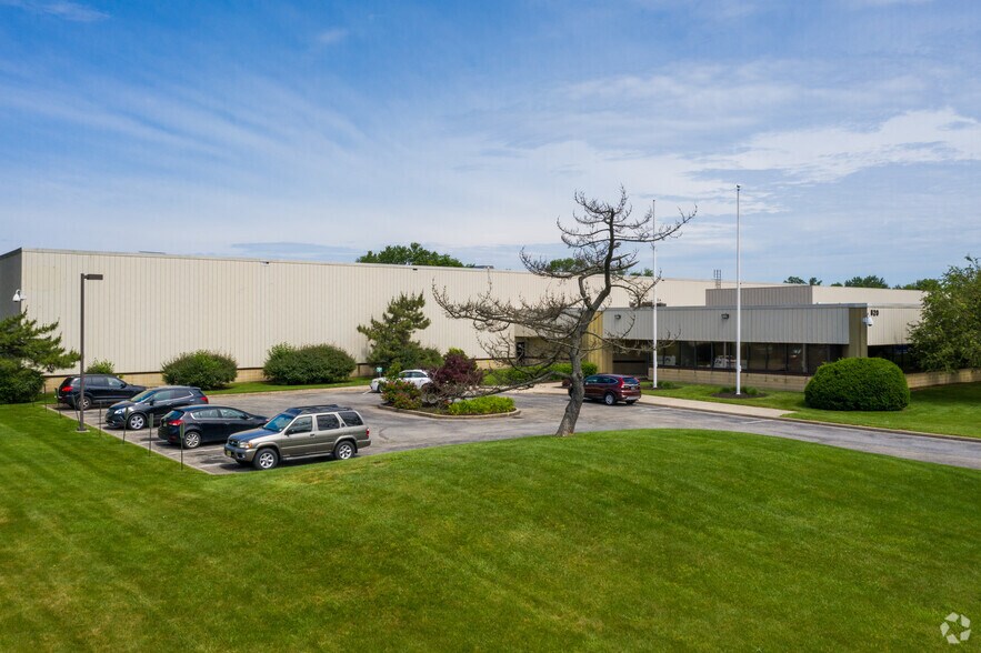 820 East Gate Dr, Mount Laurel, NJ à vendre - Photo de l’immeuble – Image 2 sur 10