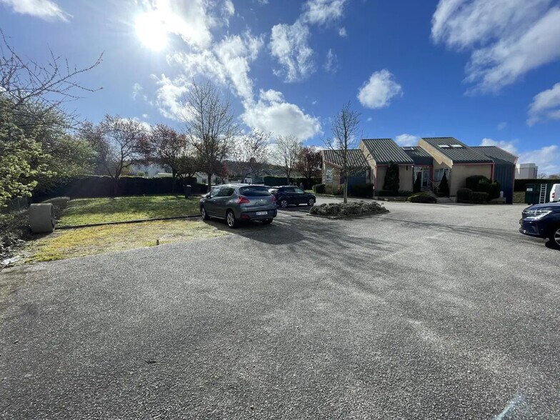 Local d'activités dans Linas à vendre - Photo de l’immeuble – Image 1 sur 14