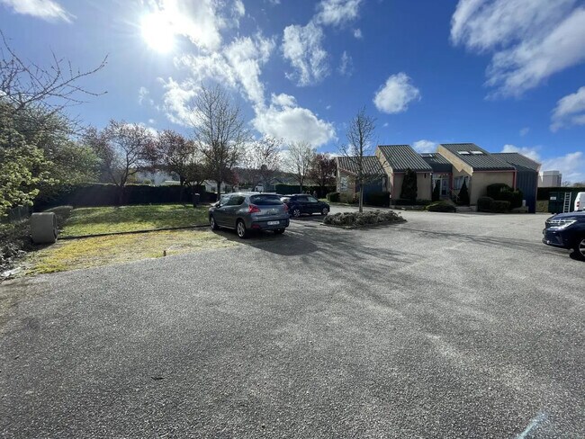 Plus de détails pour Local d’activités à vendre