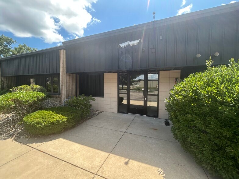 2831 Dexter Dr, Elkhart, IN à louer - Photo de l’immeuble – Image 2 sur 10