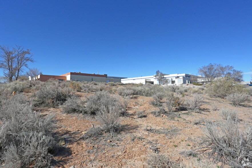 561 Vortex Rd NE, Rio Rancho, NM à vendre - Photo de l’immeuble – Image 2 sur 2