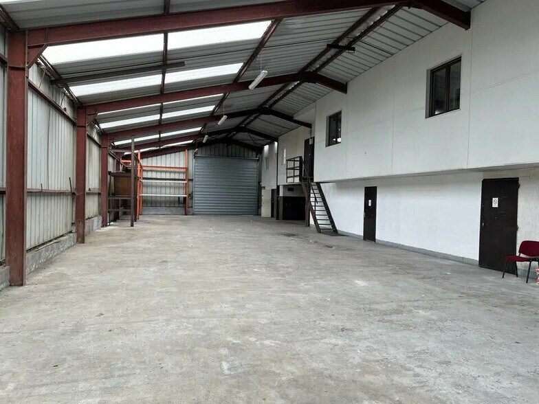 Local d’activités dans Octeville-sur-Mer à louer - Photo de l’immeuble – Image 1 sur 1