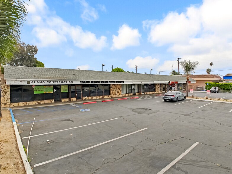 472-484 S Citrus Ave, Azusa, CA à louer - Photo de l’immeuble – Image 3 sur 43