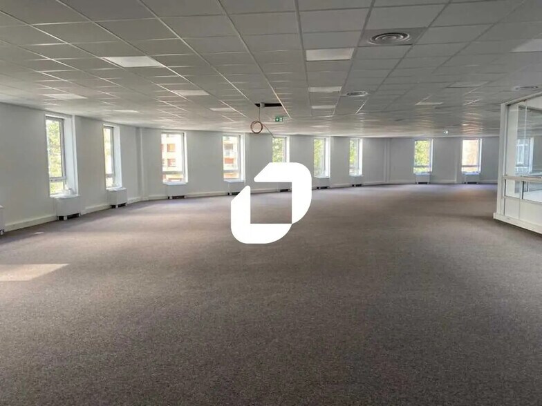 Bureau dans Cergy à louer - Photo de l’immeuble – Image 1 sur 10