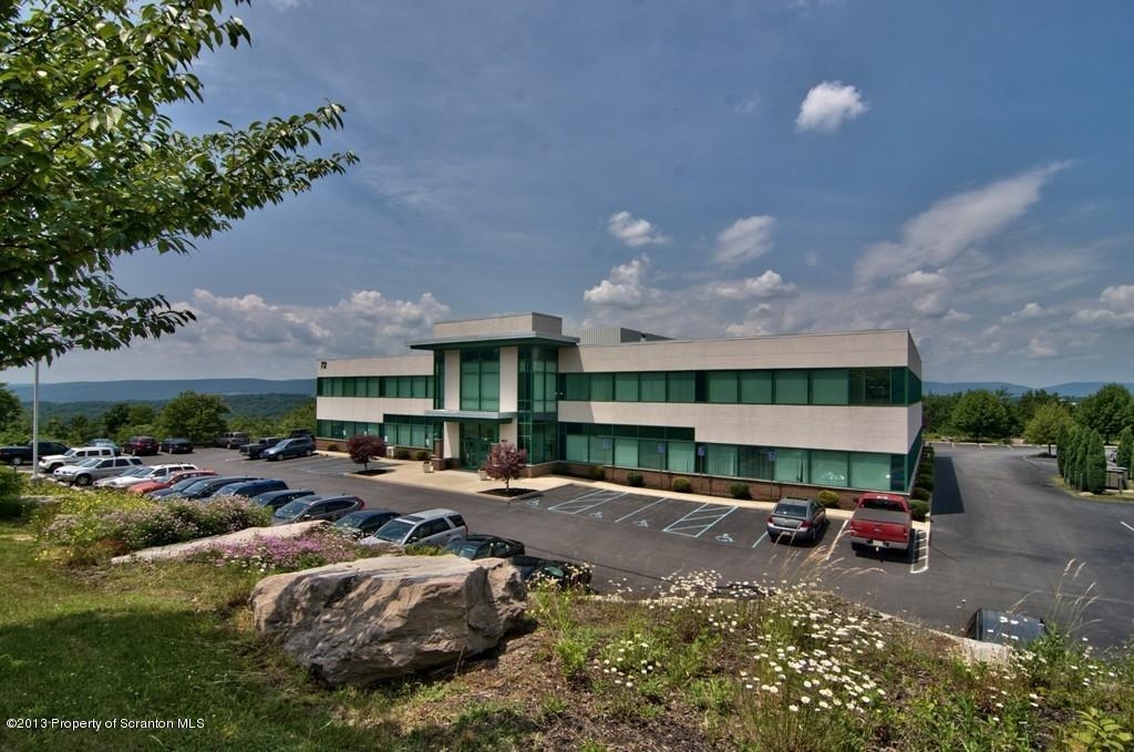 72 Glenmaura National Blvd, Moosic, PA à louer Photo principale– Image 1 sur 24