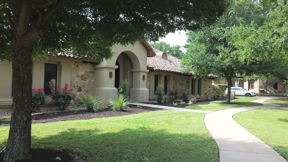 6618 Sitio Del Rio, Austin, TX à louer - Photo de l’immeuble – Image 1 sur 9