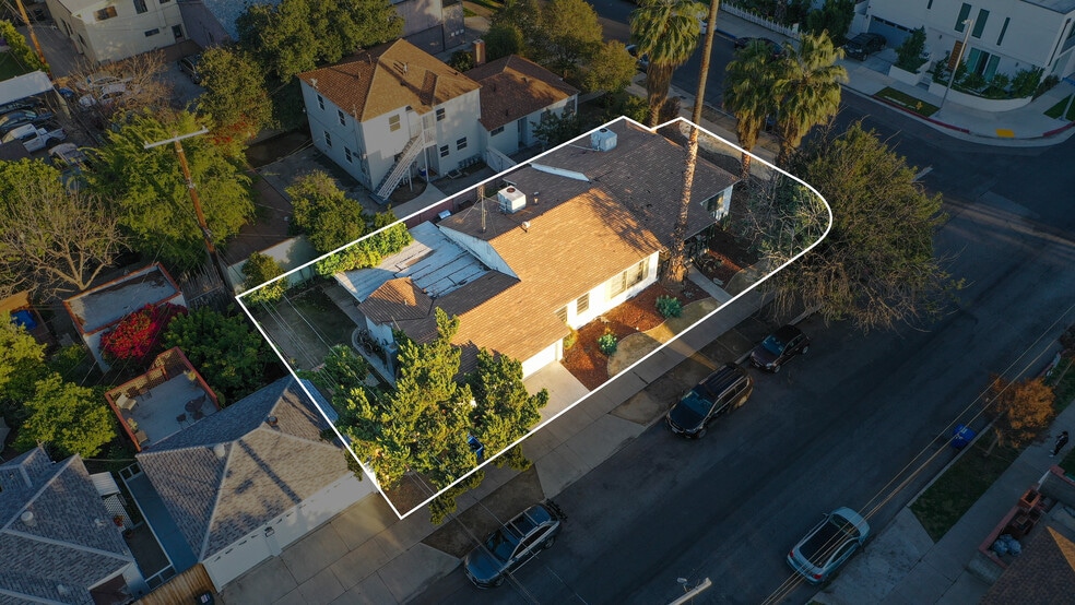 5444 Camellia Ave, North Hollywood, CA à vendre - Photo de l’immeuble – Image 2 sur 13