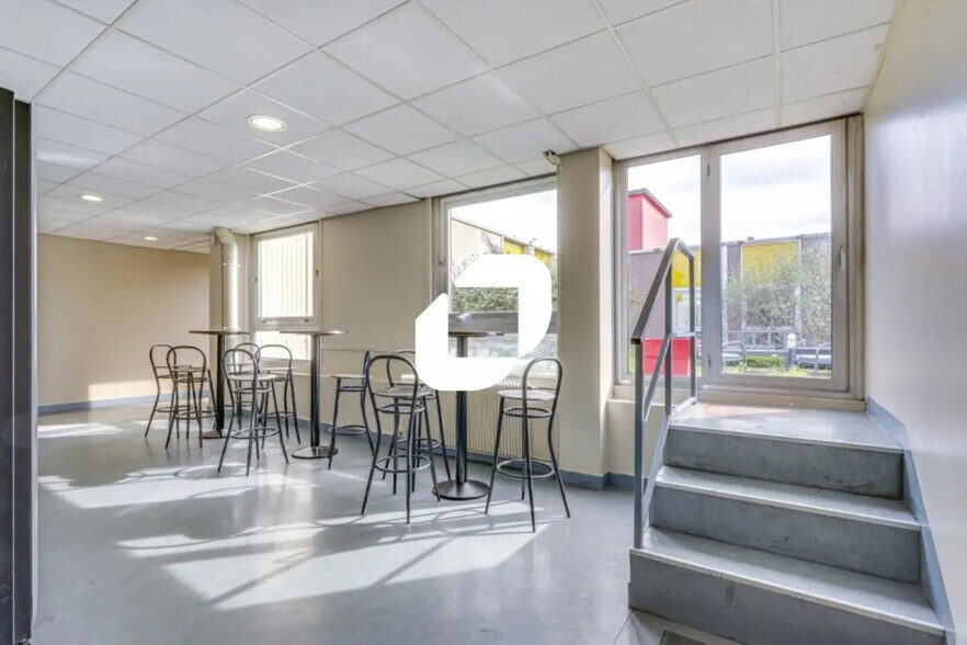 Bureau dans Croissy-Beaubourg à louer - Photo de l’immeuble – Image 2 sur 12