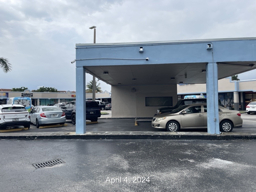 2050 W 56th St, Hialeah, FL à louer Photo de l’immeuble– Image 1 sur 2