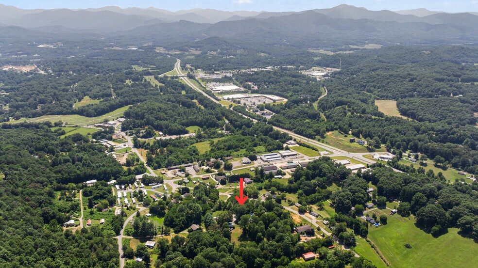 1689 Old Murphy Rd, Franklin, NC à vendre - Photo de l’immeuble – Image 2 sur 32