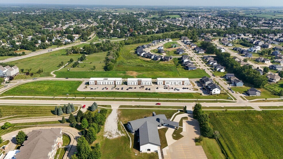 3701-3761 Eastbrook Dr, Iowa City, IA à vendre - Photo de l’immeuble – Image 2 sur 22