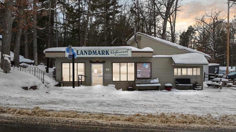 W Higgins Lake Dr Properties portefeuille de 2 biens à vendre sur LoopNet.fr - Photo principale – Image 2 sur 2