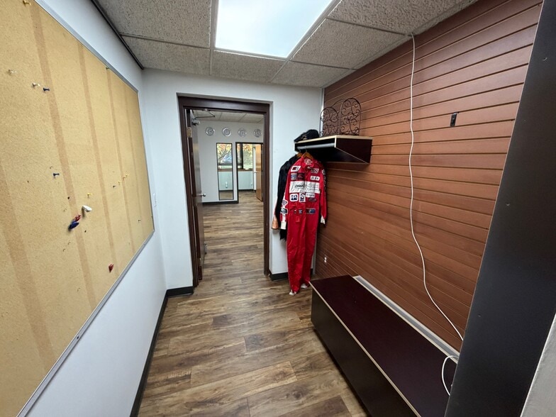 555 Elmwood Dr, Troy, MI à louer - Photo intérieure – Image 3 sur 14