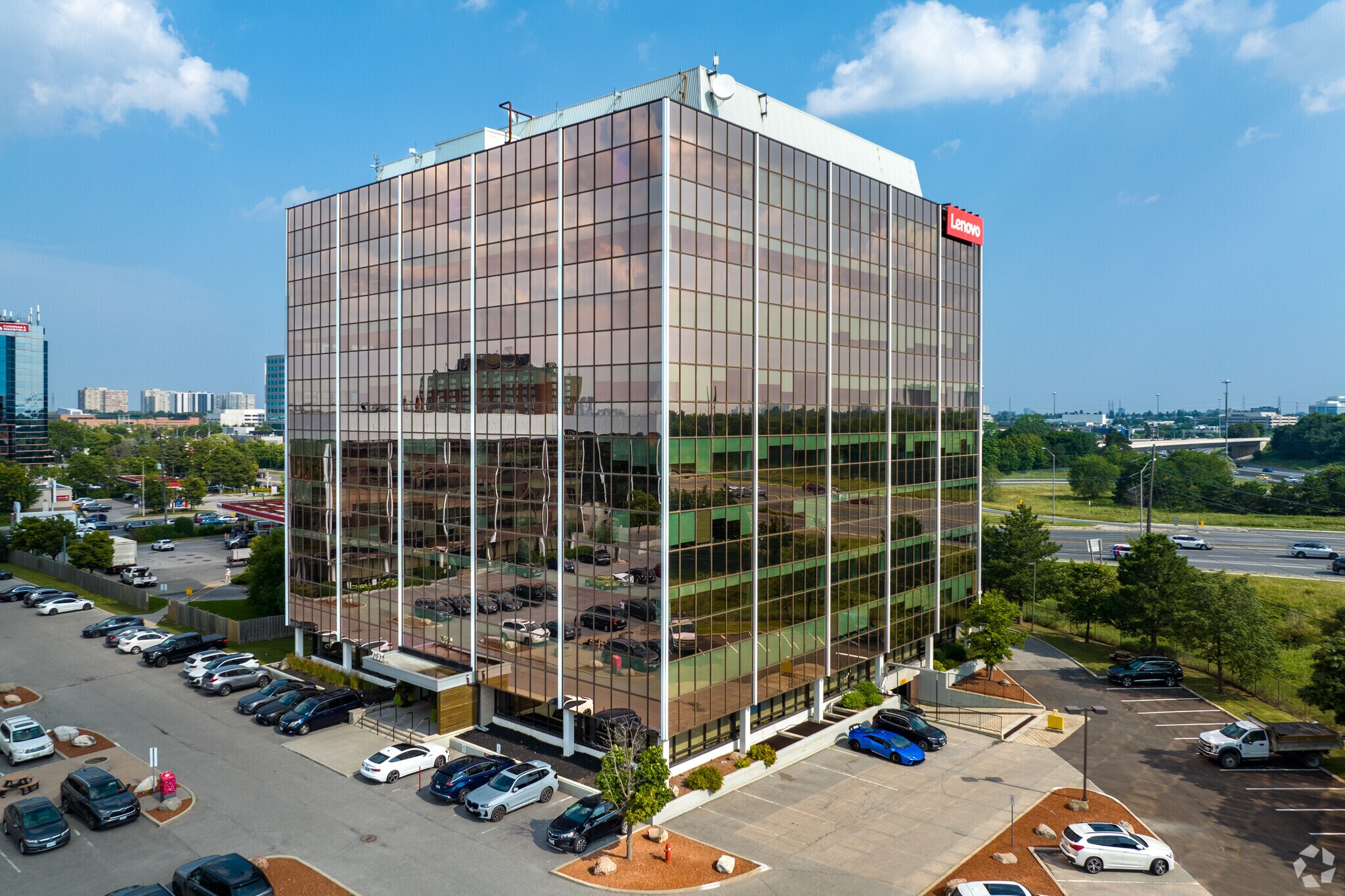 7050 Woodbine Ave, Markham, ON à louer Photo principale– Image 1 sur 12