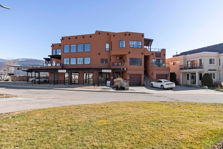 1070 Lakeshore Dr W, Penticton, BC à vendre - Photo principale – Image 1 sur 11