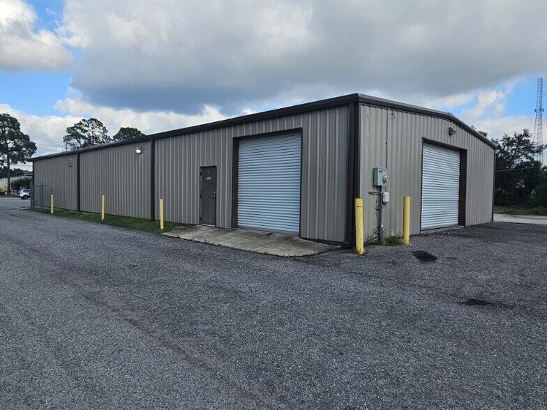 5944 Richard St, Jacksonville, FL à louer - Photo de l’immeuble – Image 3 sur 8