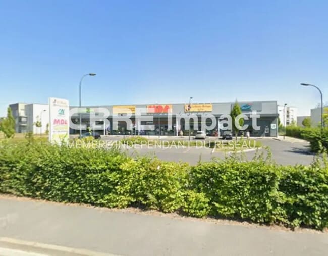 Plus de détails pour 77 Avenue Du Président Roosevelt, Saint-Memmie - Local commercial à vendre