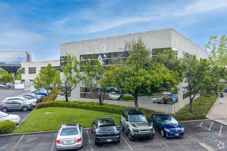 3061 Zanker Rd, San Jose, CA à louer - Photo de l’immeuble – Image 1 sur 2