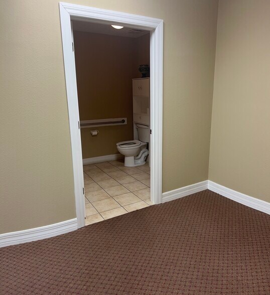 6105 Deltona Blvd, Spring Hill, FL à louer - Photo intérieure – Image 2 sur 19