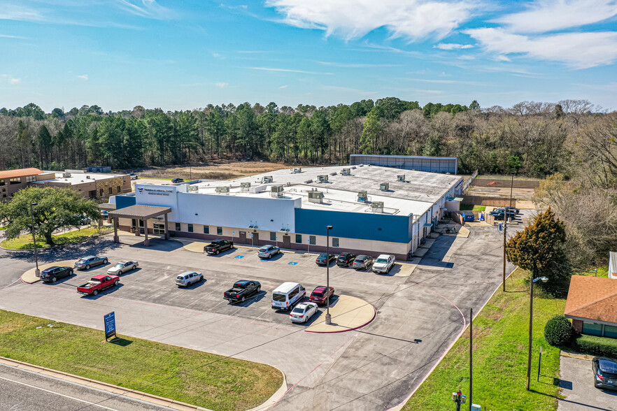 1220 S Palestine St, Athens, TX à louer - Photo de l’immeuble – Image 1 sur 14