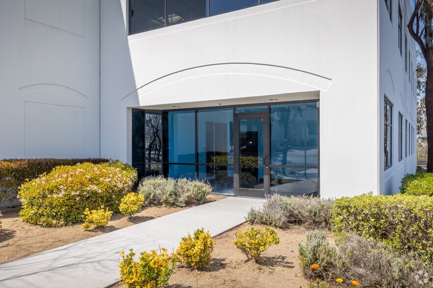 7275 Sycamore Canyon Blvd, Riverside, CA à vendre - Photo de l’immeuble – Image 3 sur 8