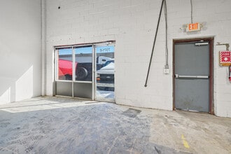 7401-7403 Lockport Pl, Lorton, VA à louer Photo intérieure– Image 1 sur 14