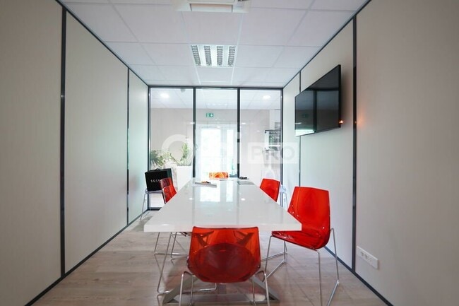 Plus de détails pour 448 Zone Artisanale La Tuilière, Thurins - Bureau à louer