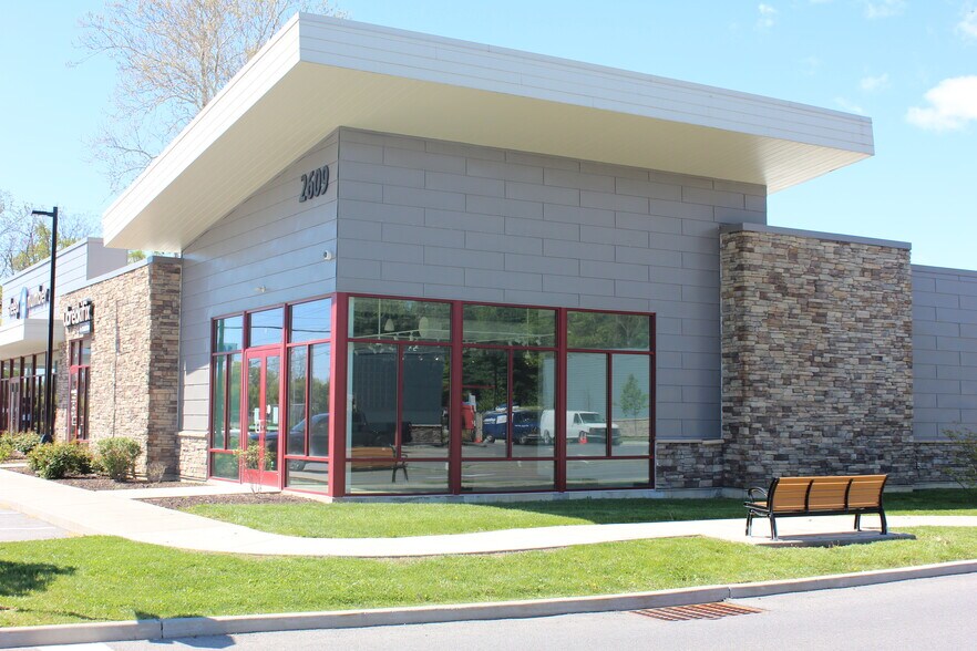 2627 South Rd, Poughkeepsie, NY à louer - Photo de l’immeuble – Image 2 sur 17