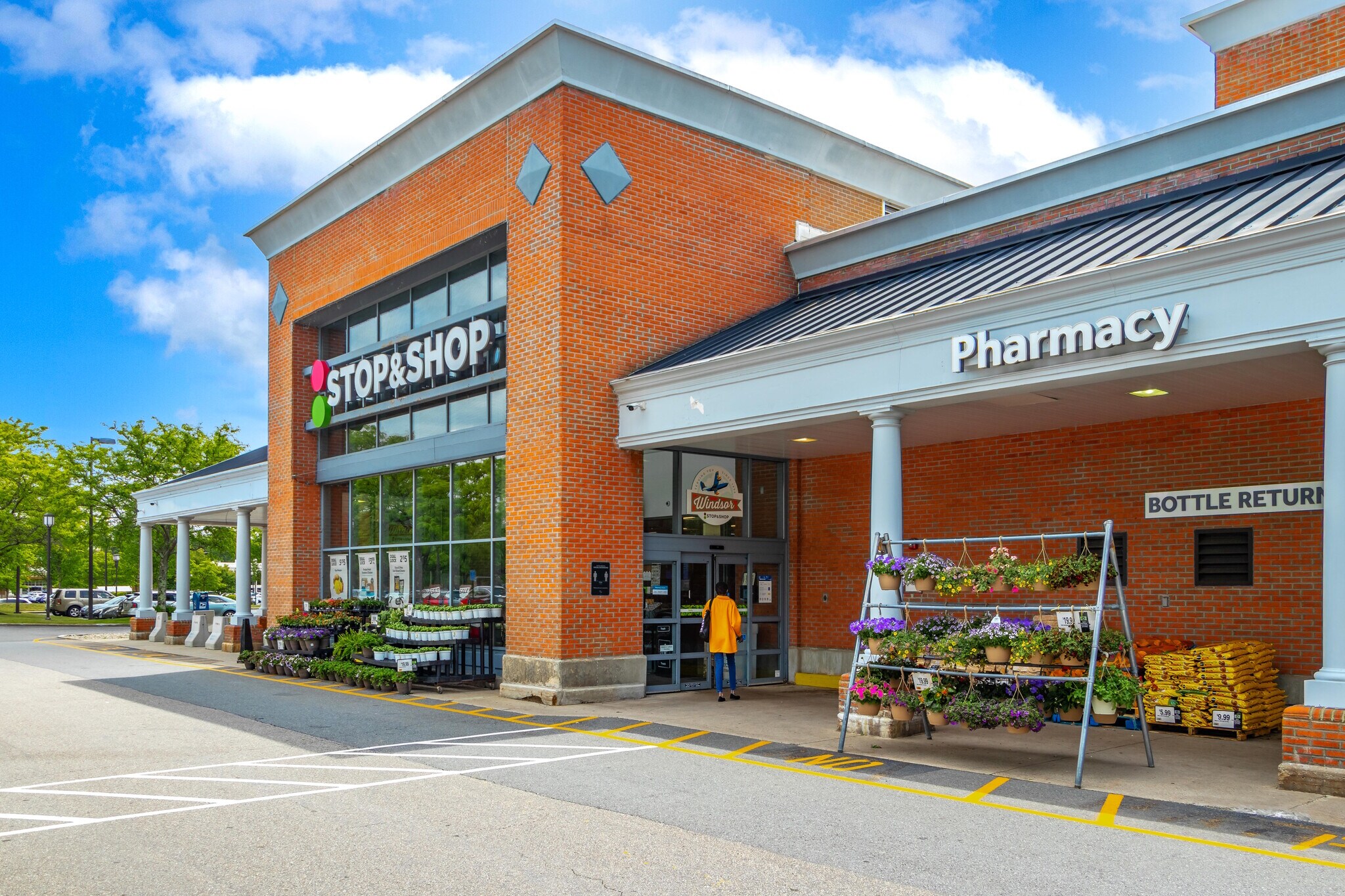 1095 Kennedy Rd, Windsor, CT à louer Photo principale– Image 1 sur 9