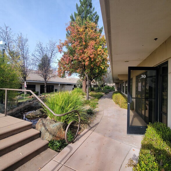 1162 Suncast Ln, El Dorado Hills, CA à louer - Photo de l’immeuble – Image 3 sur 3