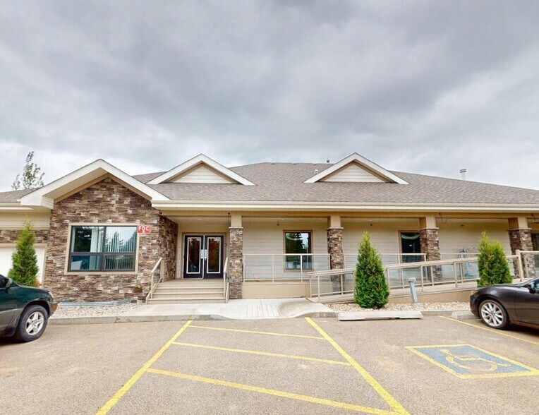 18435 121 Av NW, Edmonton, AB à vendre - Photo principale – Image 1 sur 2