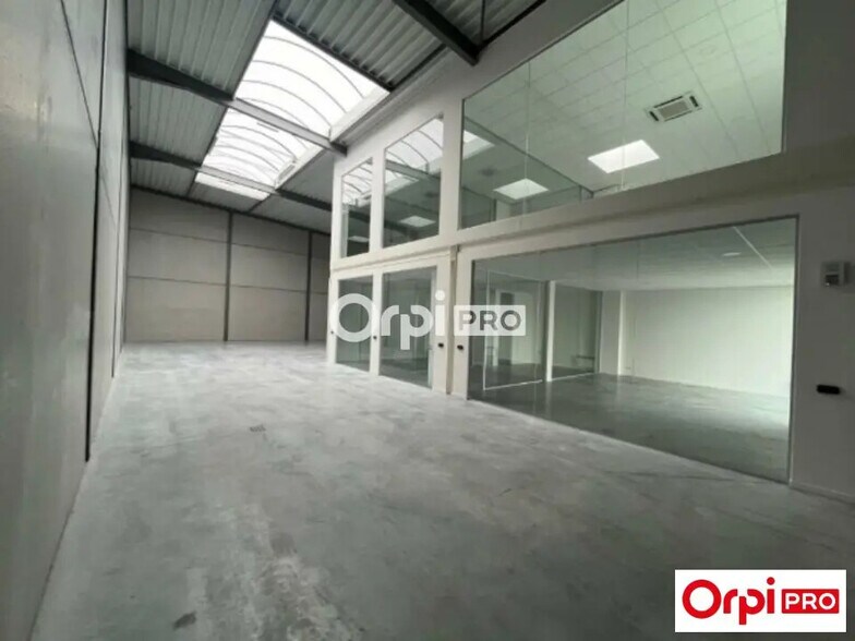 Industriel/Logistique dans Neuville-en-Ferrain à louer - Photo de l’immeuble – Image 3 sur 7