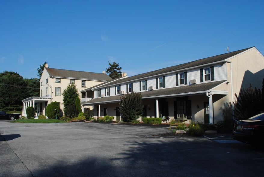 74 Pottstown Pike, Chester Springs, PA à louer - Photo de l’immeuble – Image 2 sur 3
