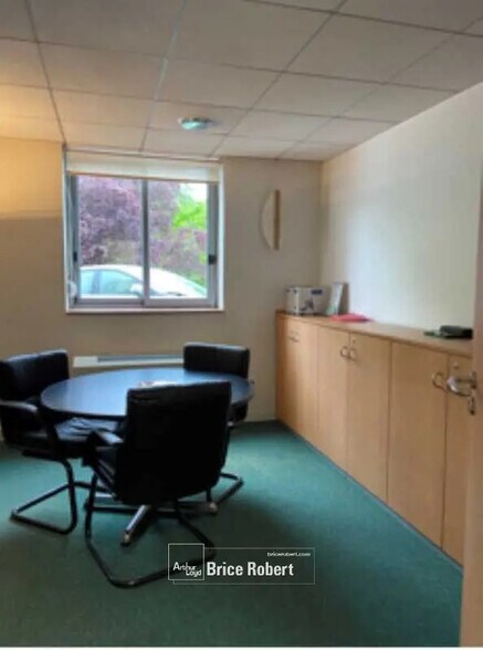 Bureau dans Brignais à louer - Photo de l’immeuble – Image 2 sur 13